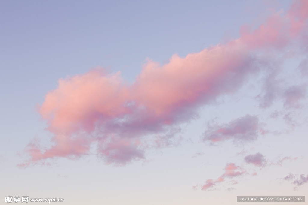 粉色的云