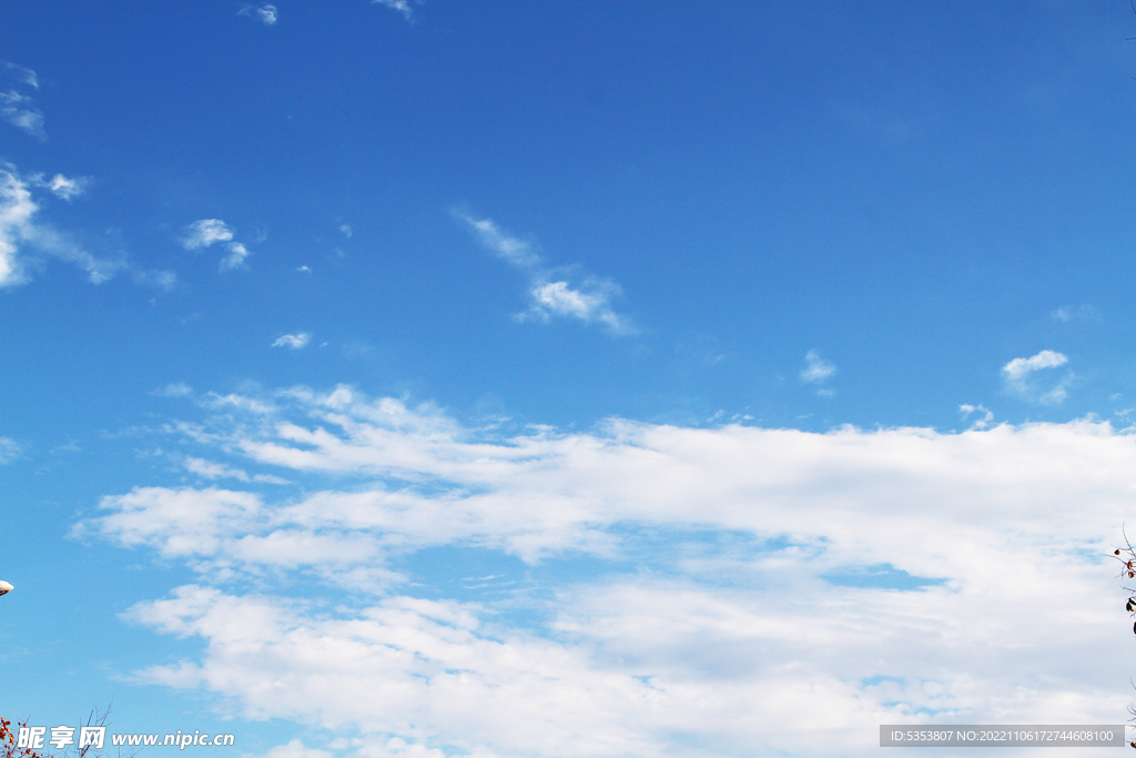天空白云