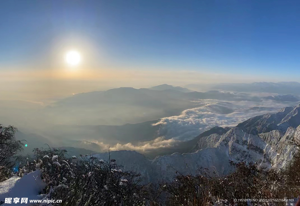峨眉山日出云海