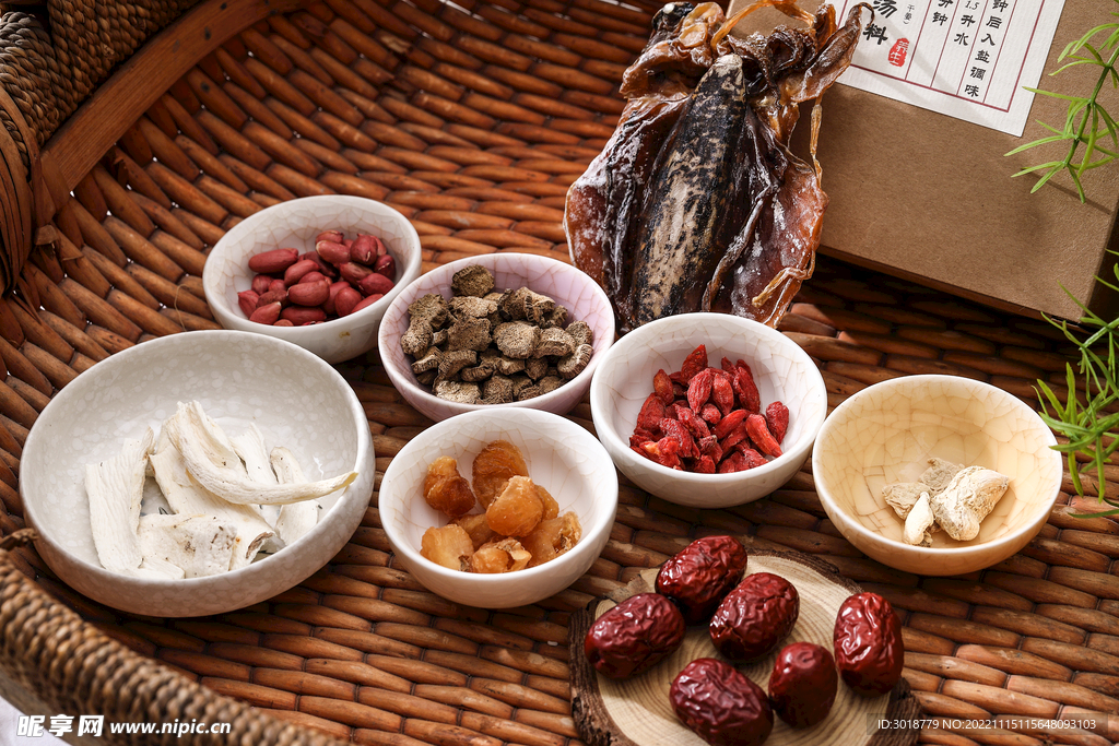 墨鱼牛蒡炖鸡脚汤