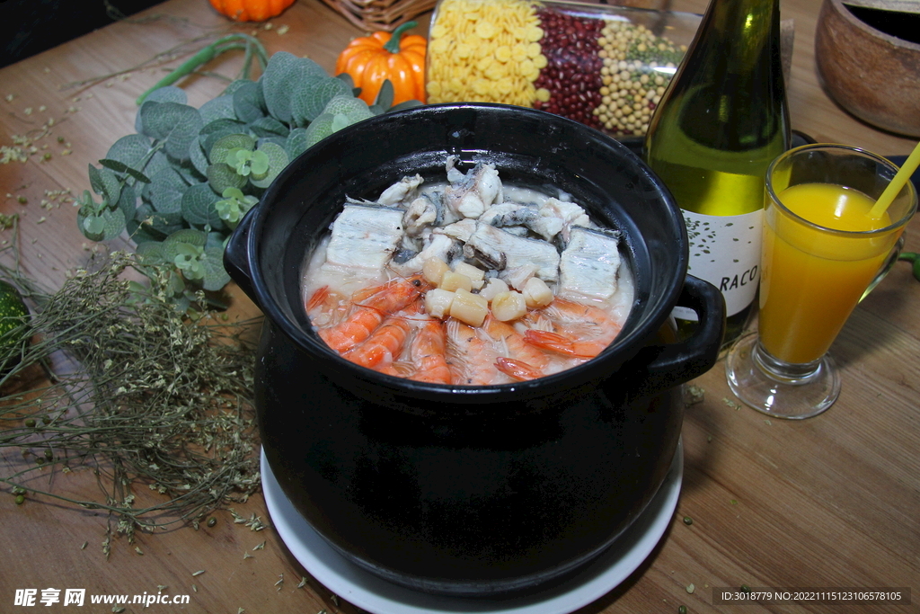 鳗鱼鲜虾干贝粥