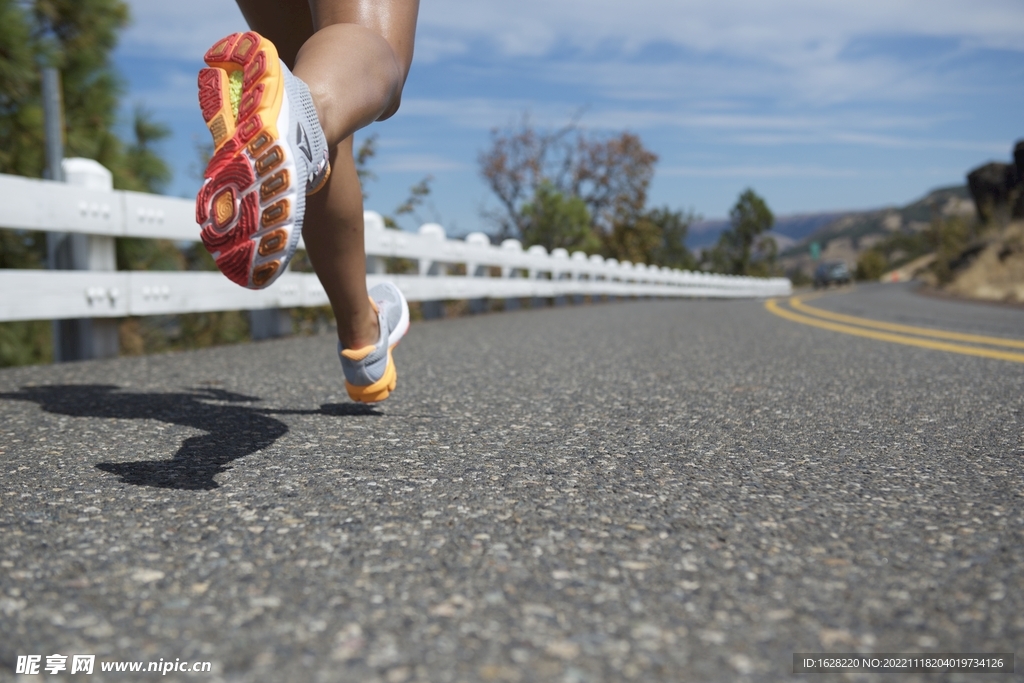 REEBOK 休闲 运动旅游鞋
