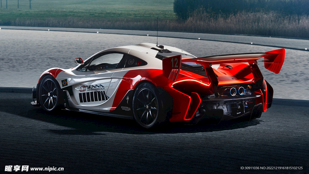 红白配色侧身特写壁纸