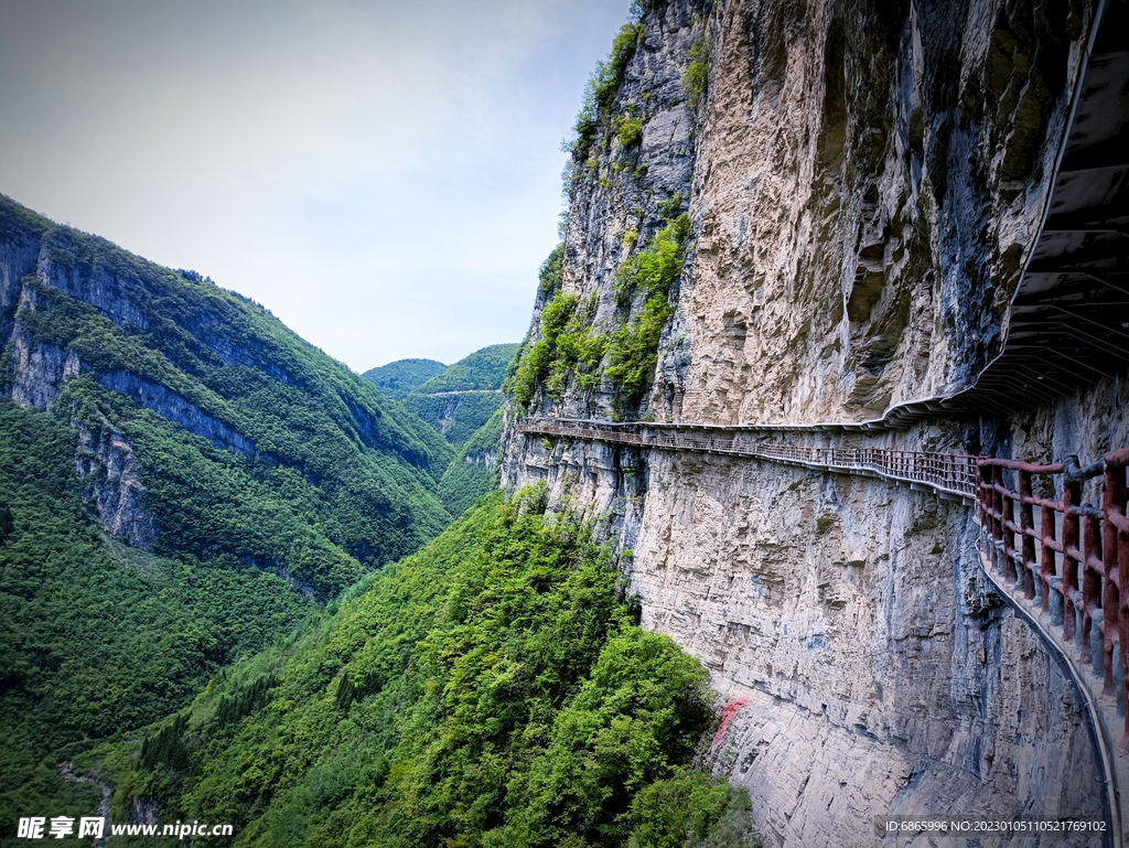 崖壁栈道
