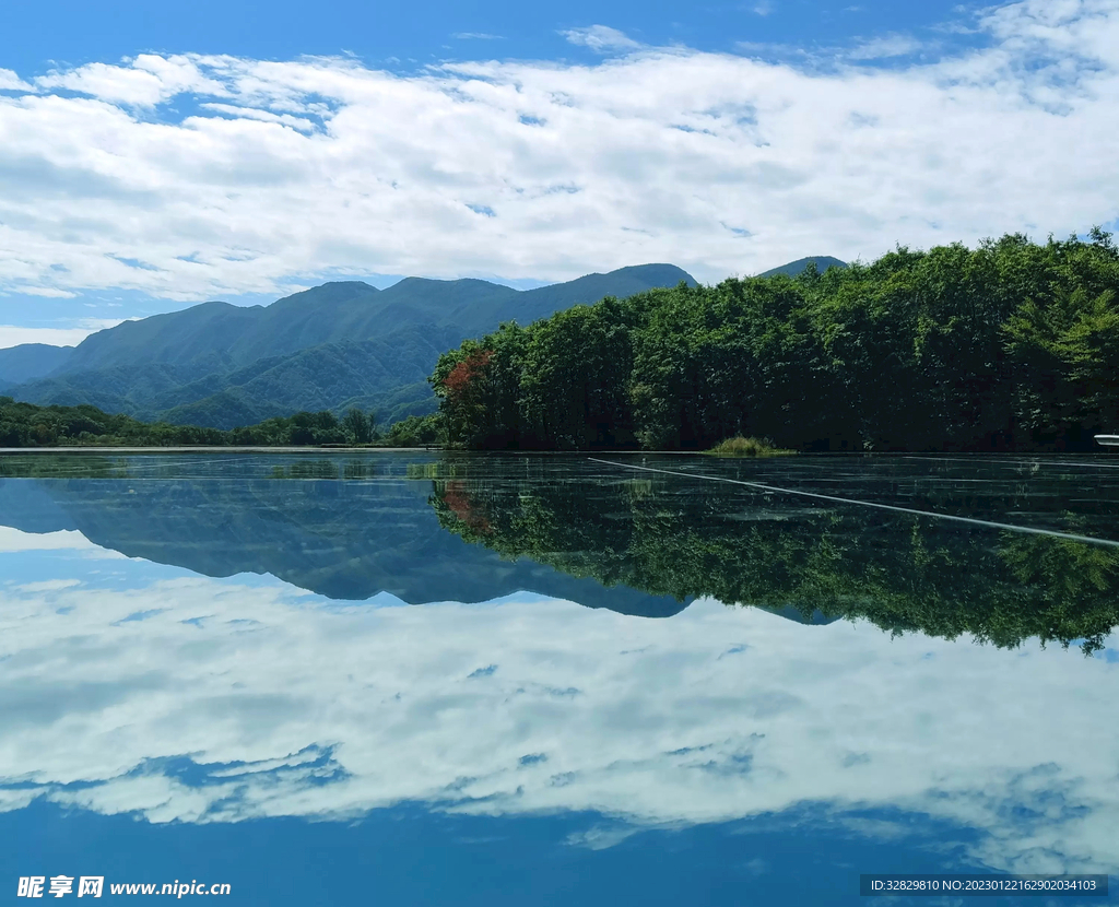 湖泊倒影