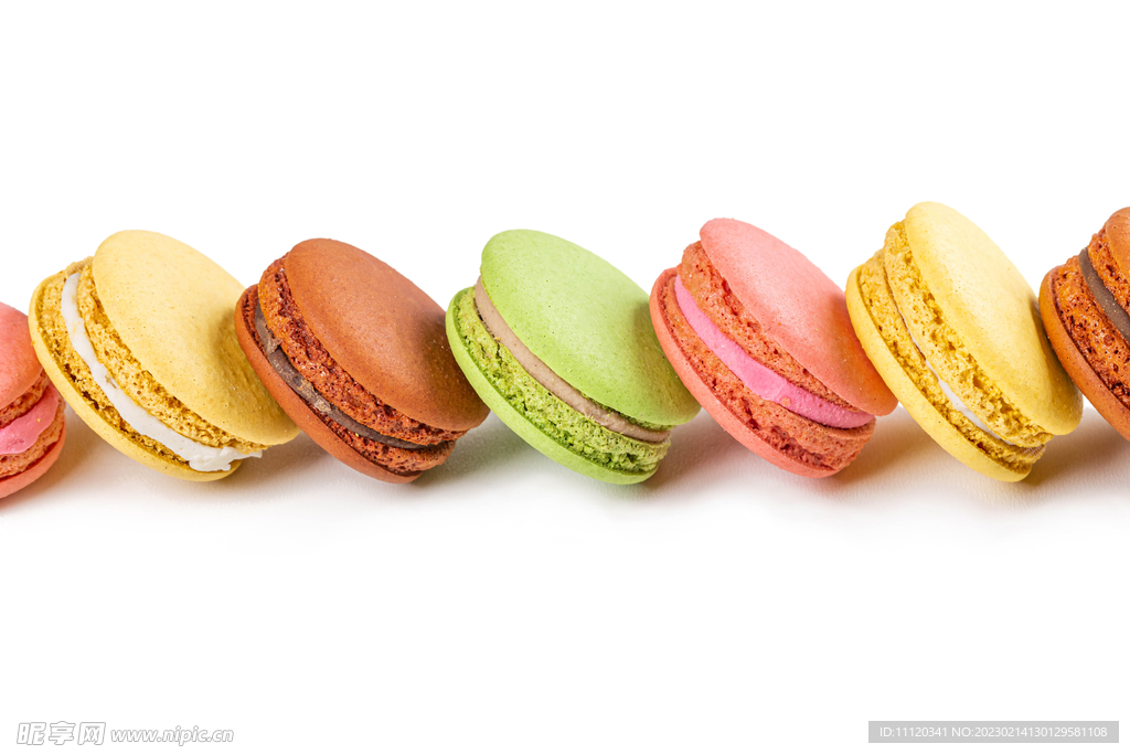 左右靠着的一排马卡龙酥饼