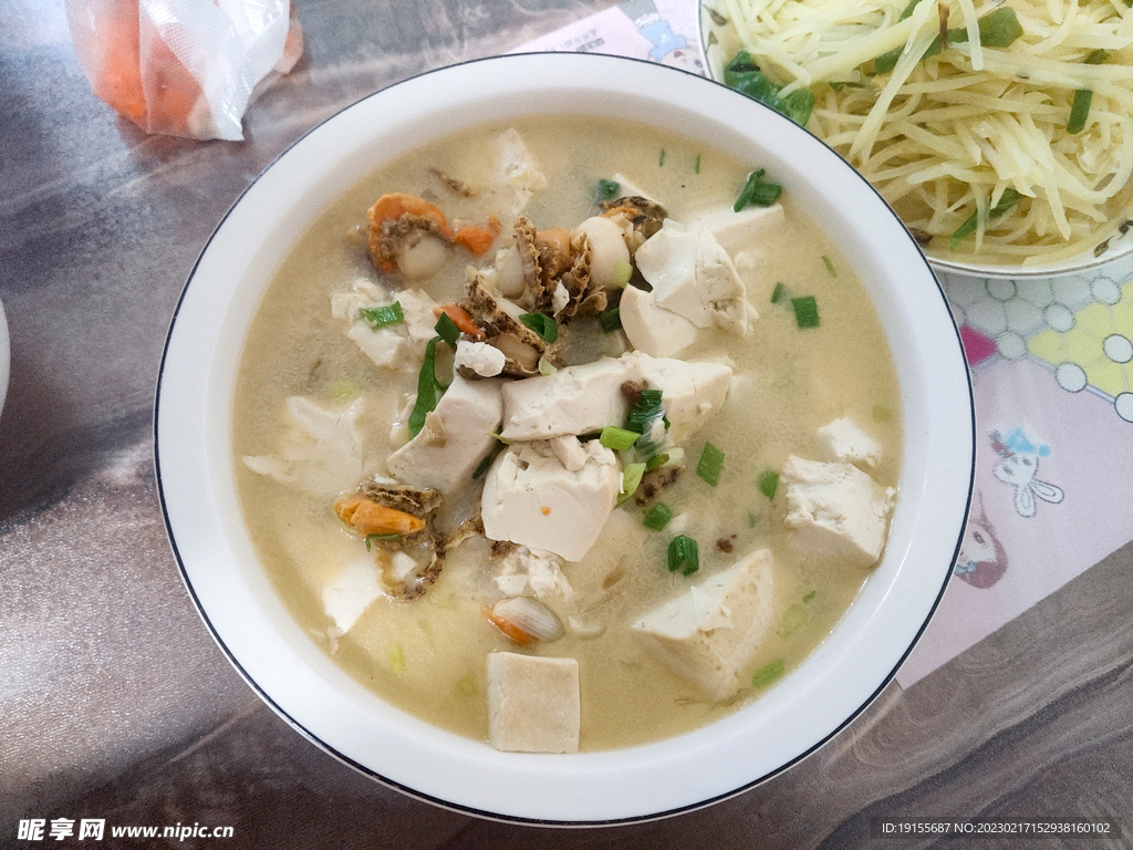 扇贝肉豆腐汤