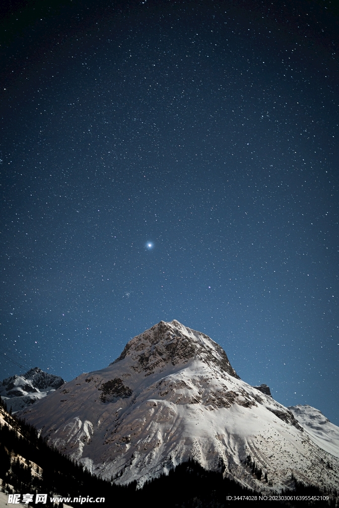 雪山星空图
