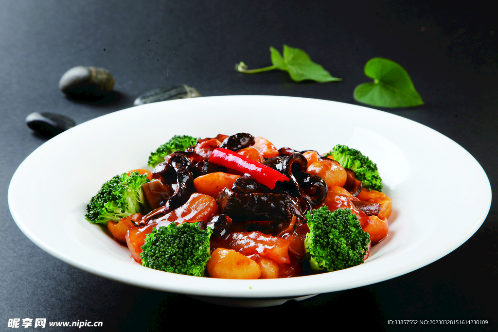 板栗海参烩鹿筋