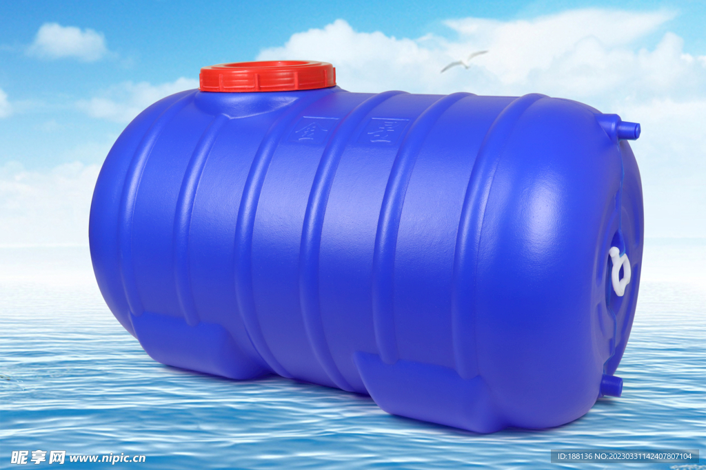 蓝色储水桶