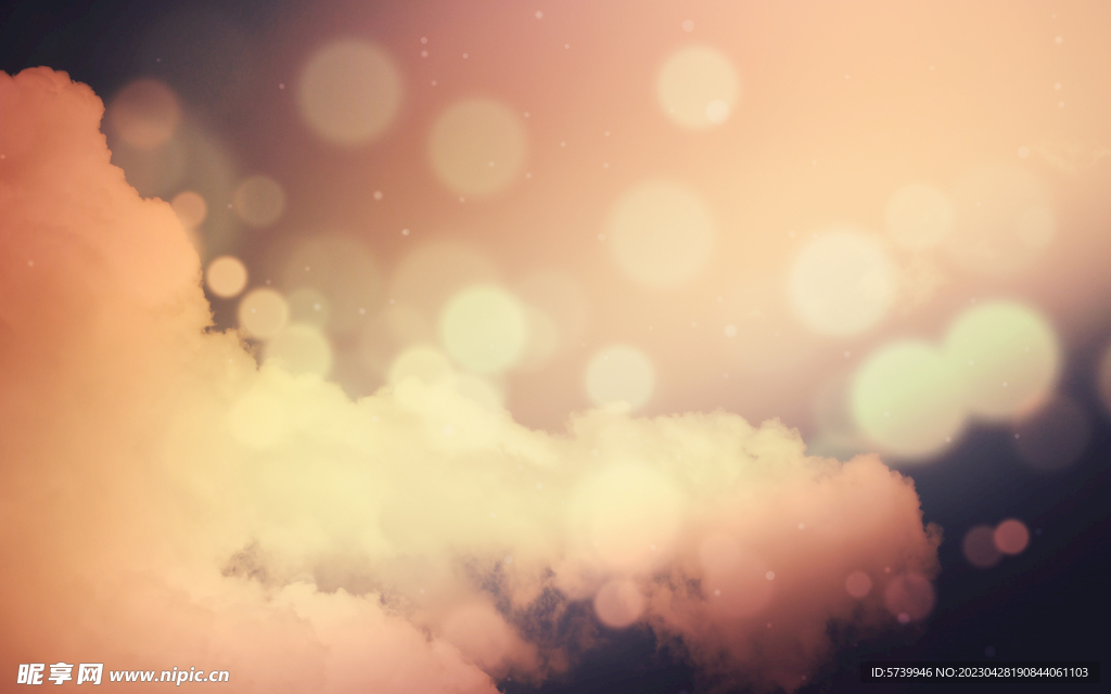 金色黄昏天空柔和光晕背景图