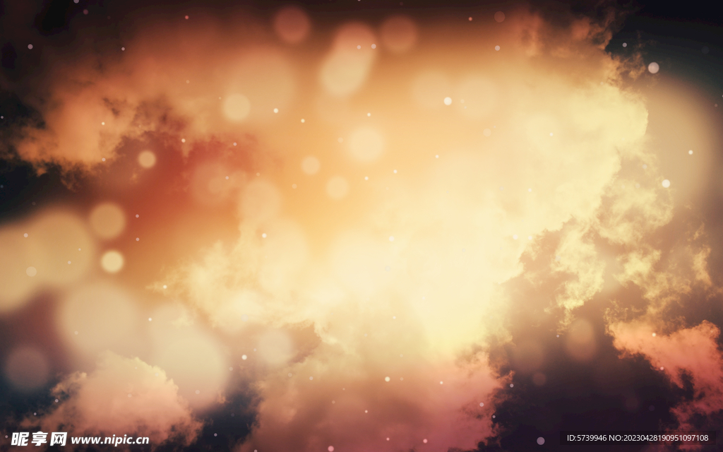 金色黄昏天空柔和光晕背景图