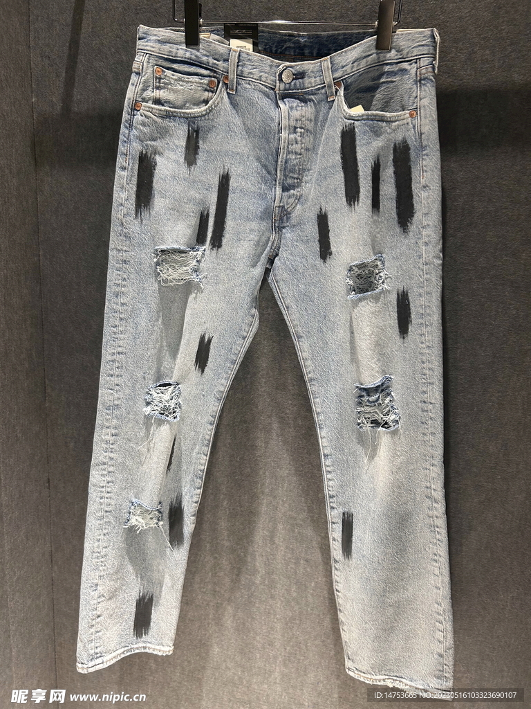 个性破洞牛仔裤