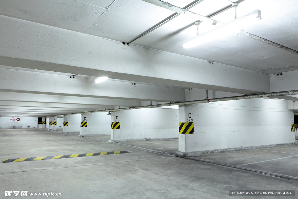 地下停车场 