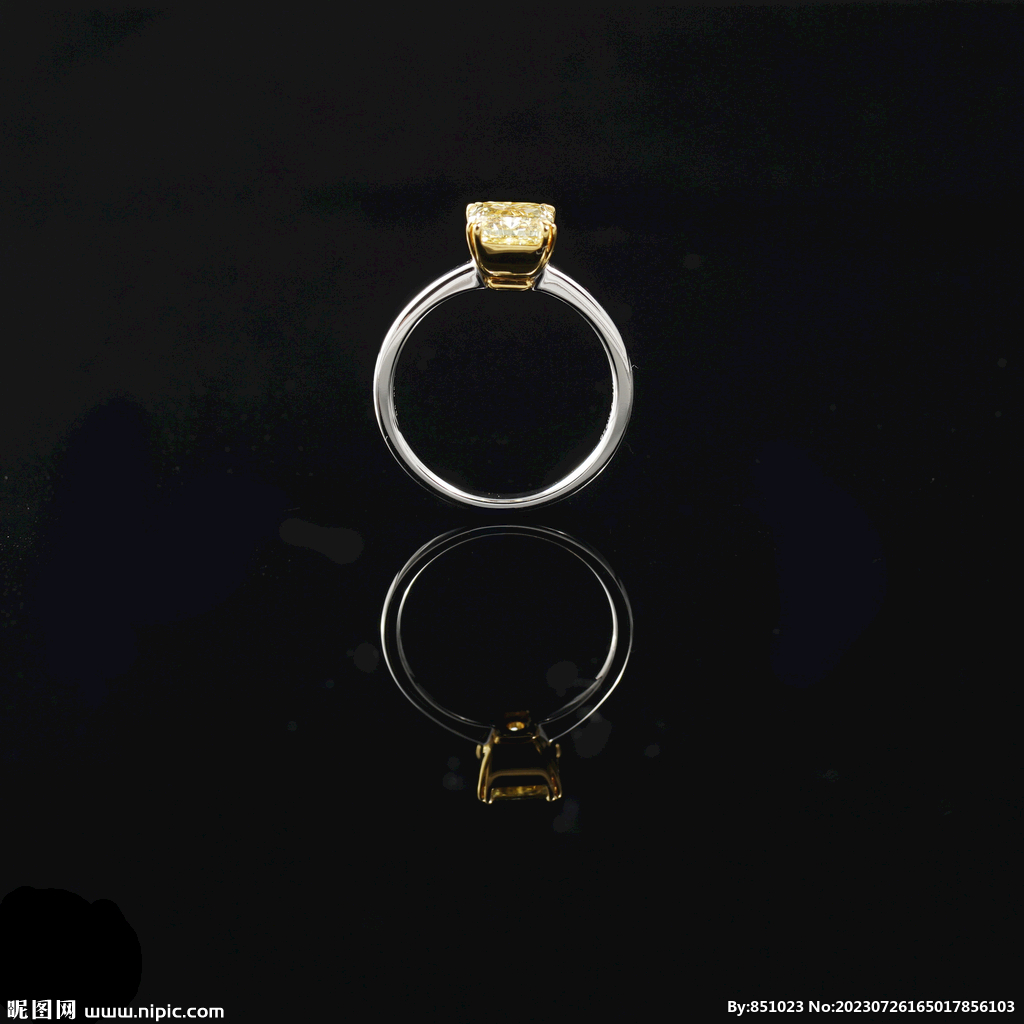 黄色钻戒