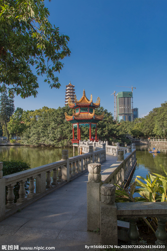 福州西禅寺中心湖亭子