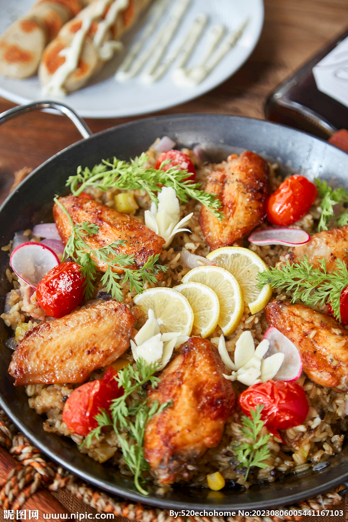 烤鸡翅炒米饭拼盘