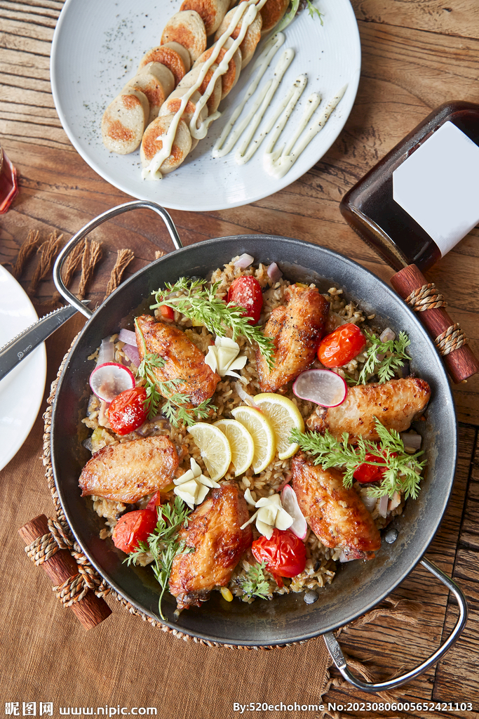 烤鸡翅炒米饭拼盘