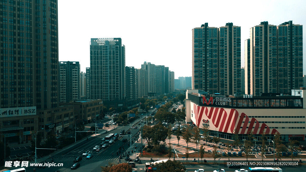 扬州商城地铁平移视角