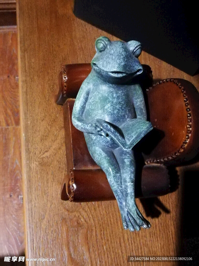 青蛙雕像