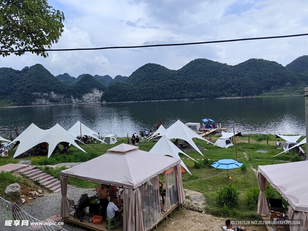 雨后的露营基地