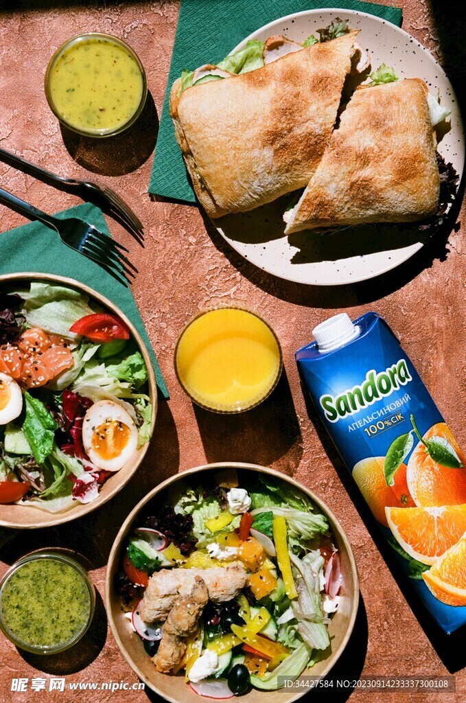 沙拉和三明治等食物