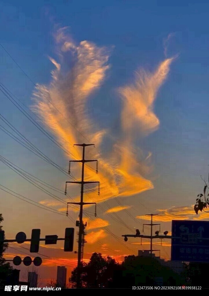 夕阳图片  大鹏展翅  红霞 