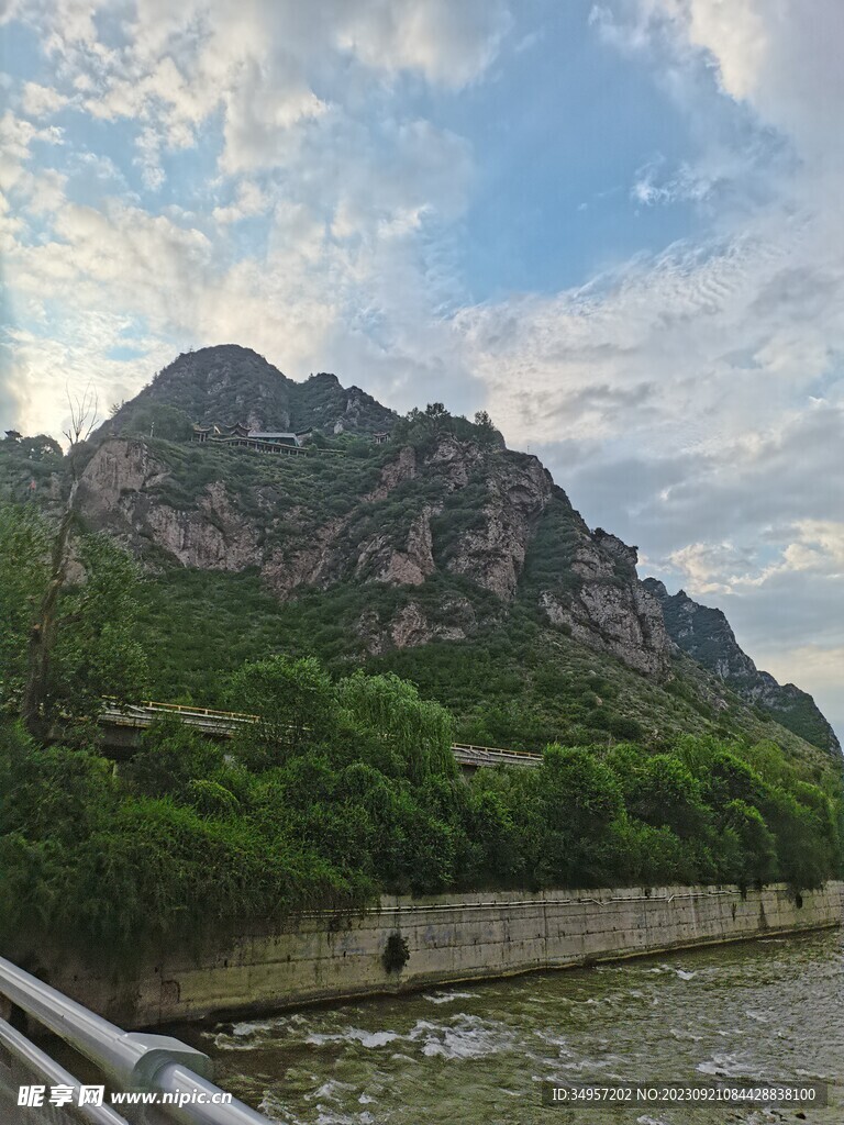 山河