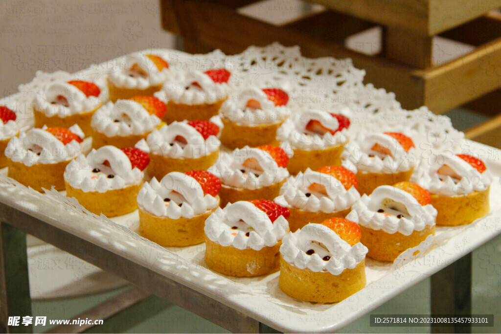 圣诞老人草莓蛋糕  