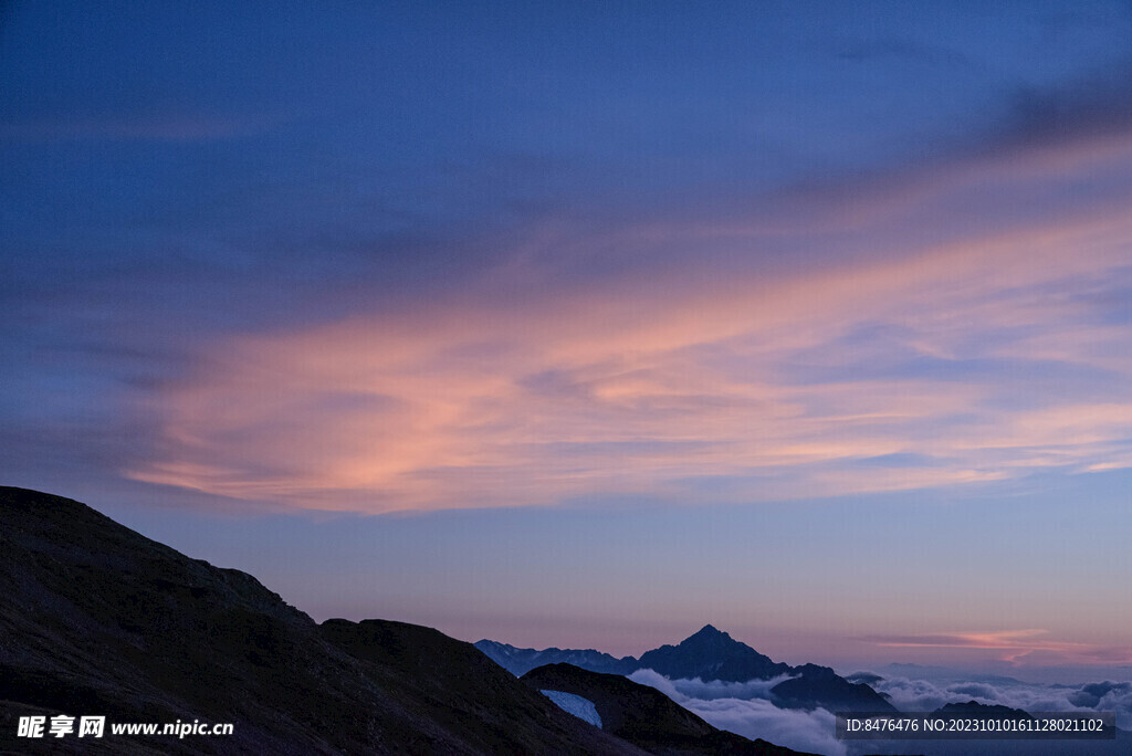 山峰夜晚风景