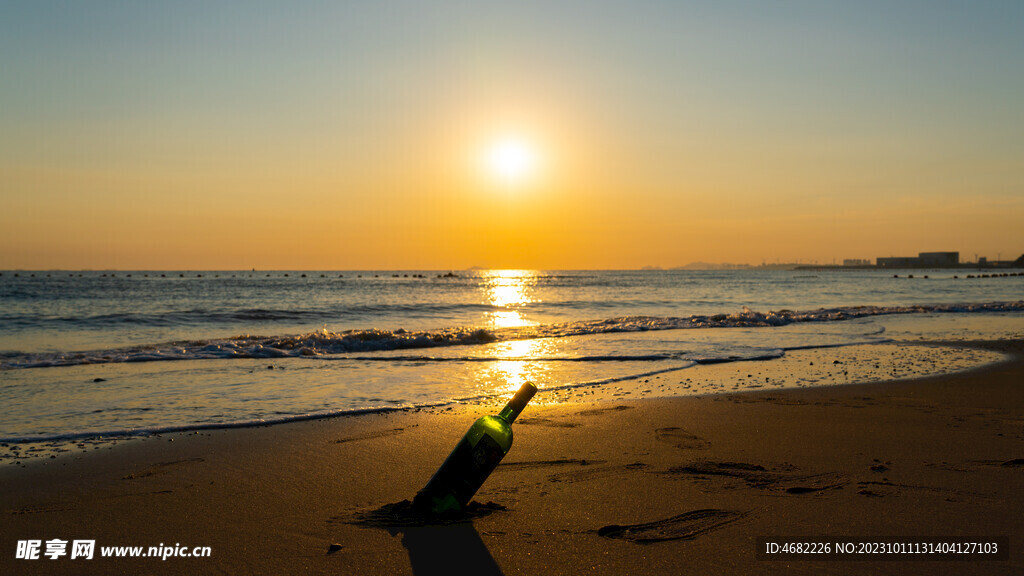 山东威海东浦湾金色沙滩漂流瓶
