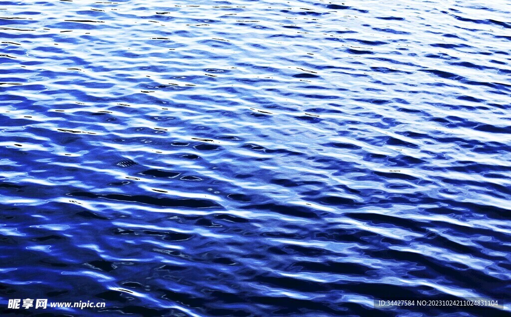 蓝天水波纹