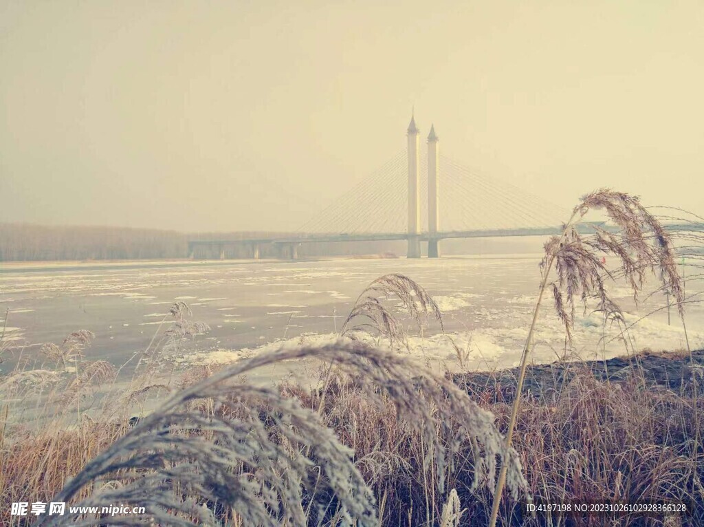 北国冬季江边风光