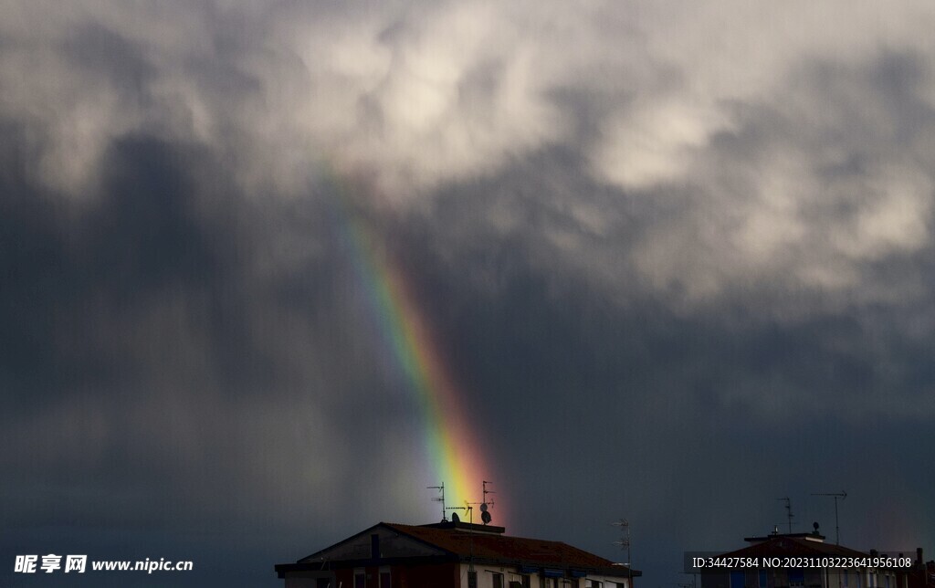 屋顶上的彩虹