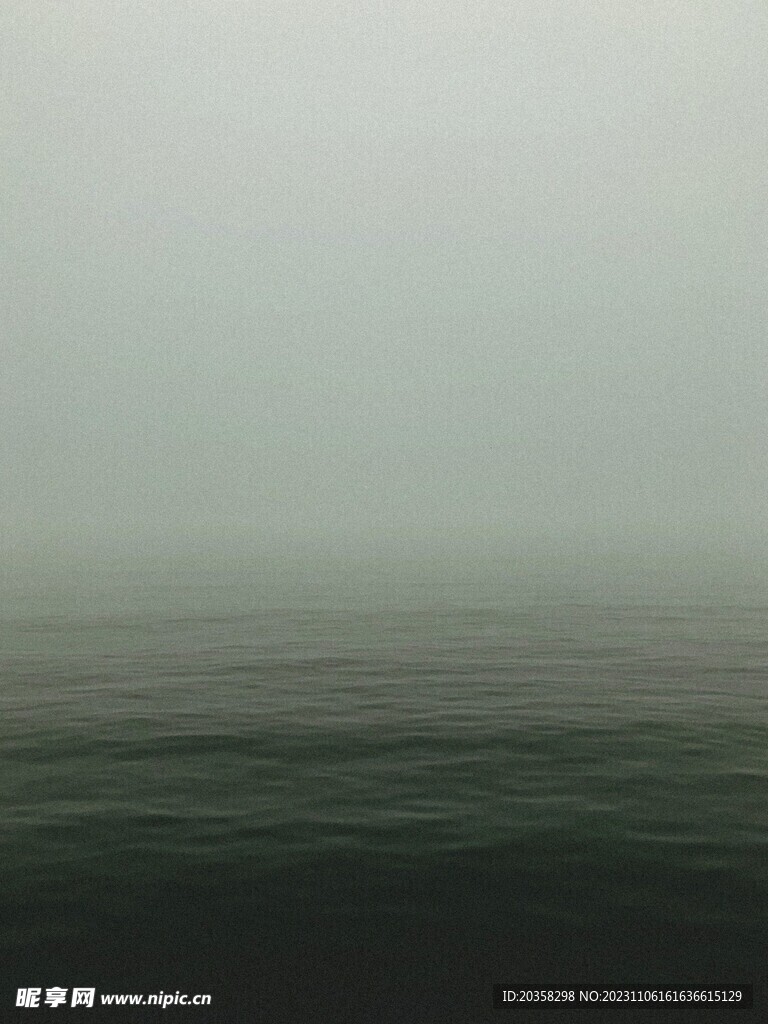 大雾海面