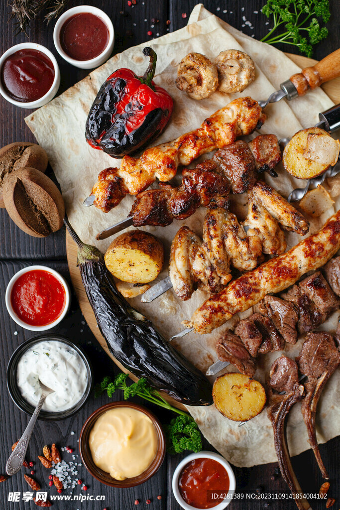 烤鸡和烤肉串