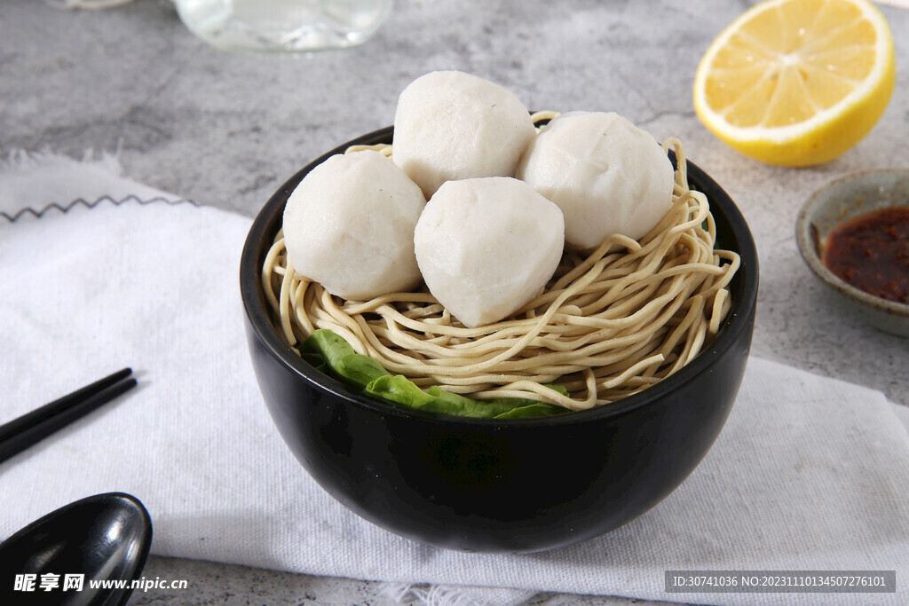 鱼蛋面条