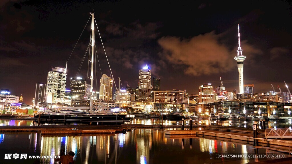 海滨城市灯光夜景