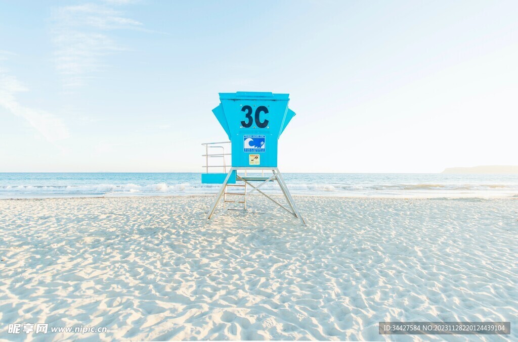 海滩上的瞭望台