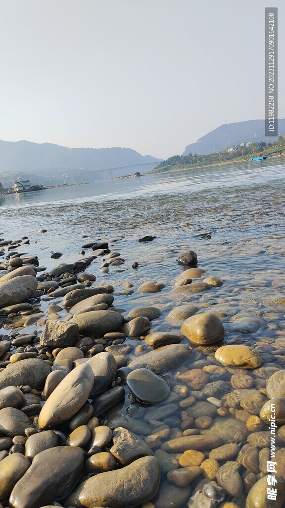 江边石头