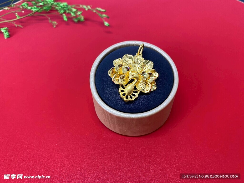 黄金足金孔雀开屏纯金吊坠首饰