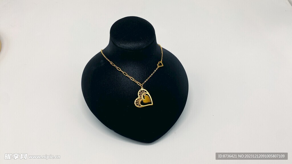 黄金足金心形镂空纯金吊坠项链