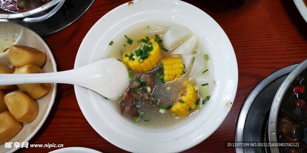 排骨玉米萝卜汤