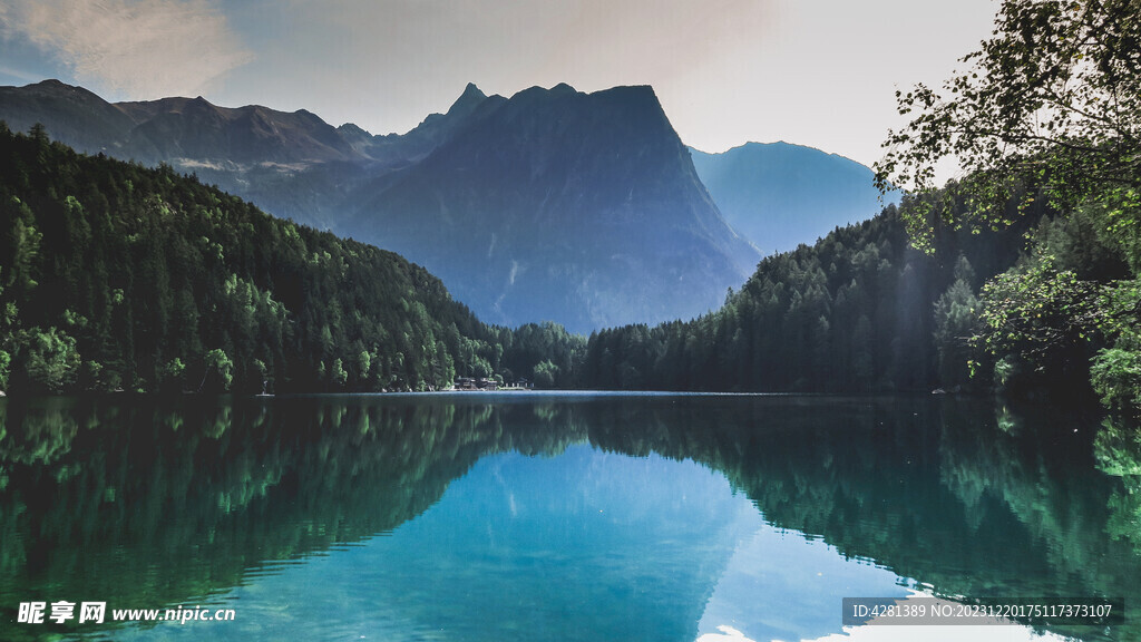 皮堡湖山地景观