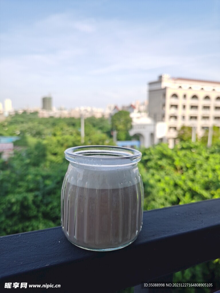 玻璃杯