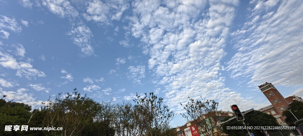 城市天空之蓝天白云