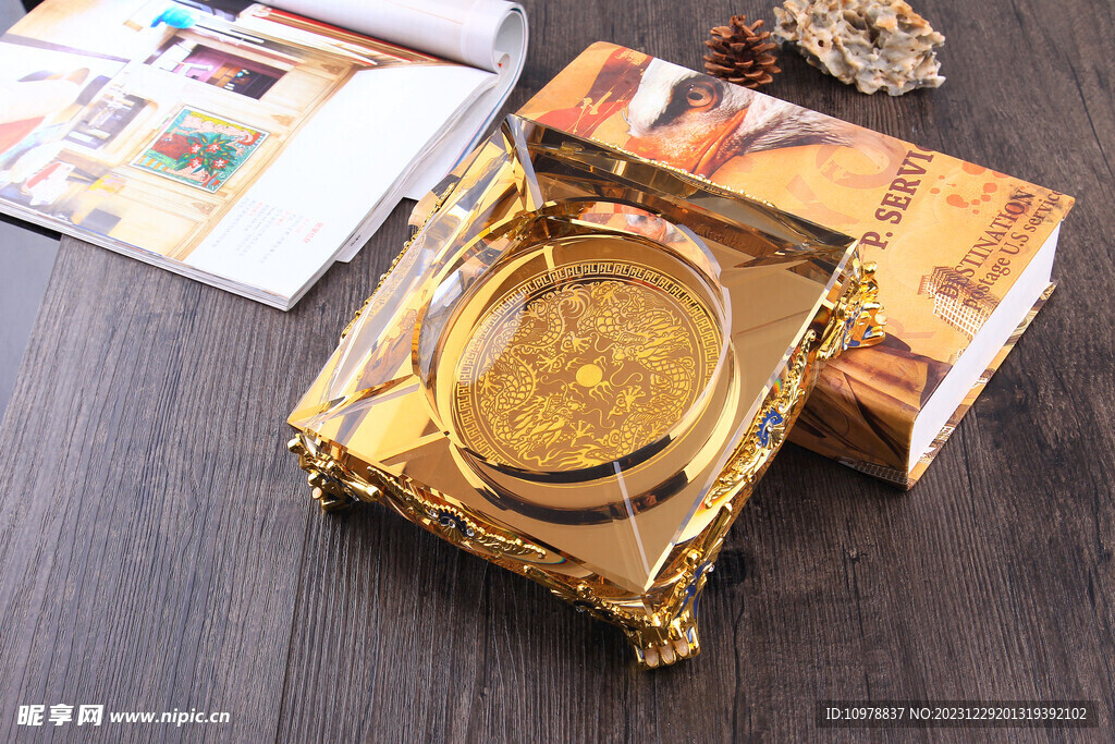 金色透明玻璃烟灰缸