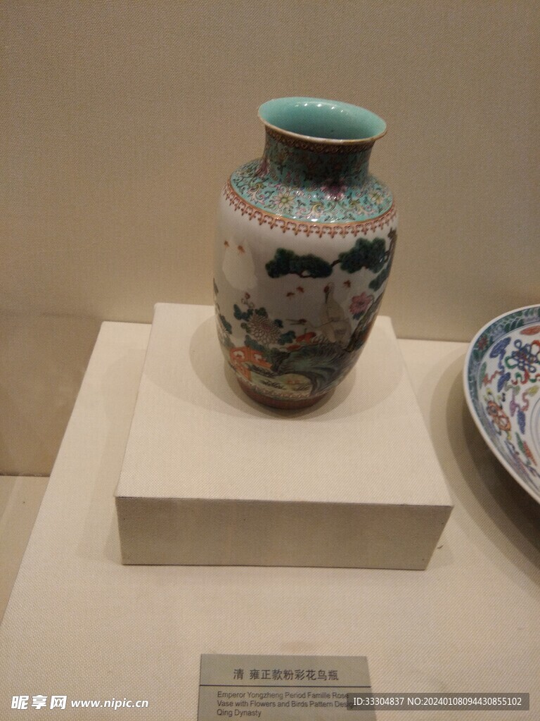 雍正款粉彩花鸟瓶