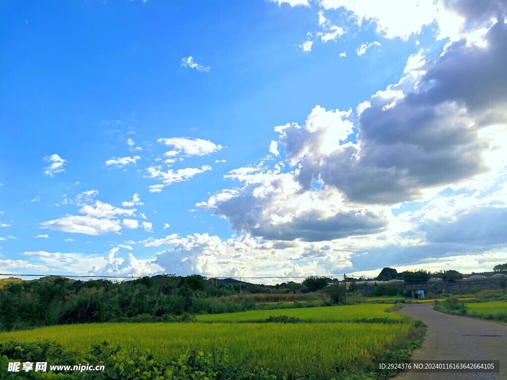 蓝色白云  天空