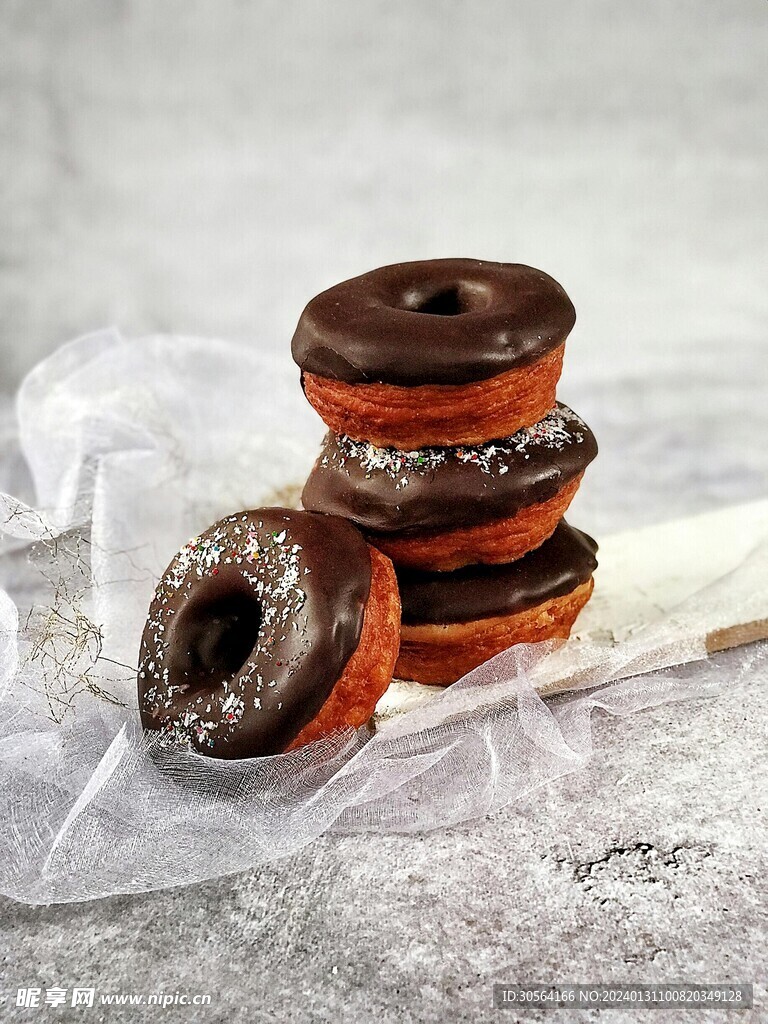 巧克力甜甜圈